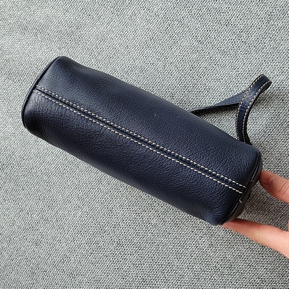 NWOT Dooney & Bourke Dark Navy Blue Leather Zip Shoulder Bag Clutch - Picture 5 of 6